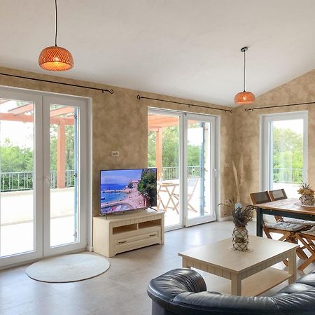 Villa Alara - Charming Villa With Heated Swimming Pool Milohnici Ngoại thất bức ảnh