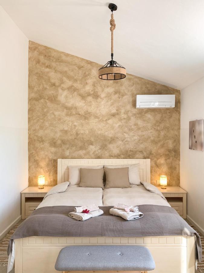 Villa Alara - Charming Villa With Heated Swimming Pool Milohnici Ngoại thất bức ảnh